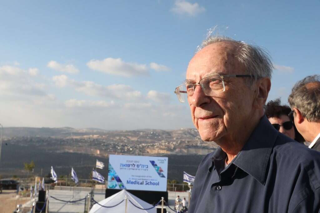 משה ארנס בטקס חנוכת בית הספר לרפואה באוניברסיטת אריאל. | מרים צחי