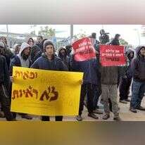 חבריהם של העצורים בחשד לרצח טאישה ראבי מחוץ לבית המשפט בראשון לציון. ארכיון. | גדעון מרקוביץ'