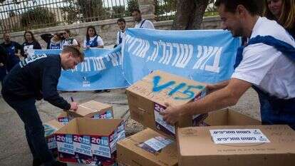 הפגנה של תנועת V15 מול בית ראש הממשלה, בבחירות הקודמות. | מרים אלסטר, פלאש 90 הפגנה של תנועת V15 מול בית ראש הממשלה, בבחירות הקודמות. | מרים אלסטר, פלאש 90