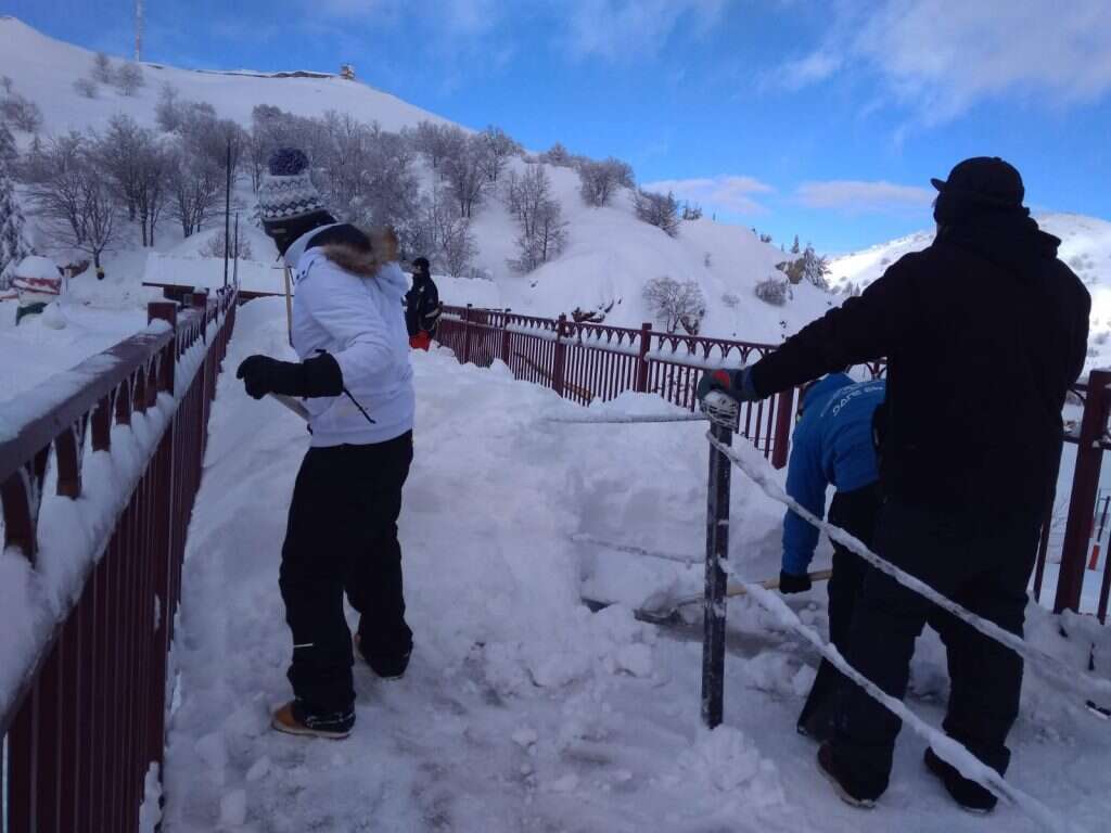 עבודות פינוי שלגים נמשכות במרץ באתר החרמון. | אתר החרמון עבודות פינוי שלגים נמשכות במרץ באתר החרמון. | אתר החרמון