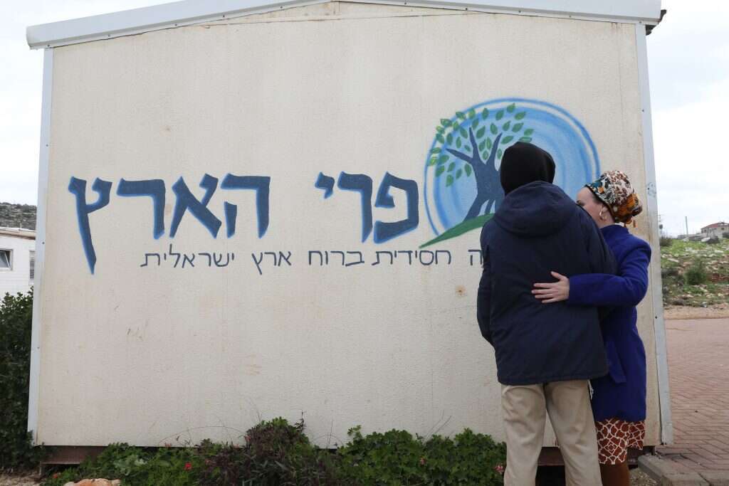 ישיבת פרי הארץ. | מרים צחי