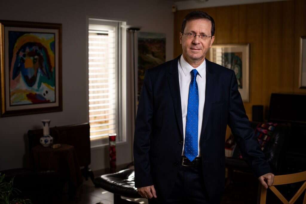 יצחק בוז'י הרצוג. | אריק סולטן