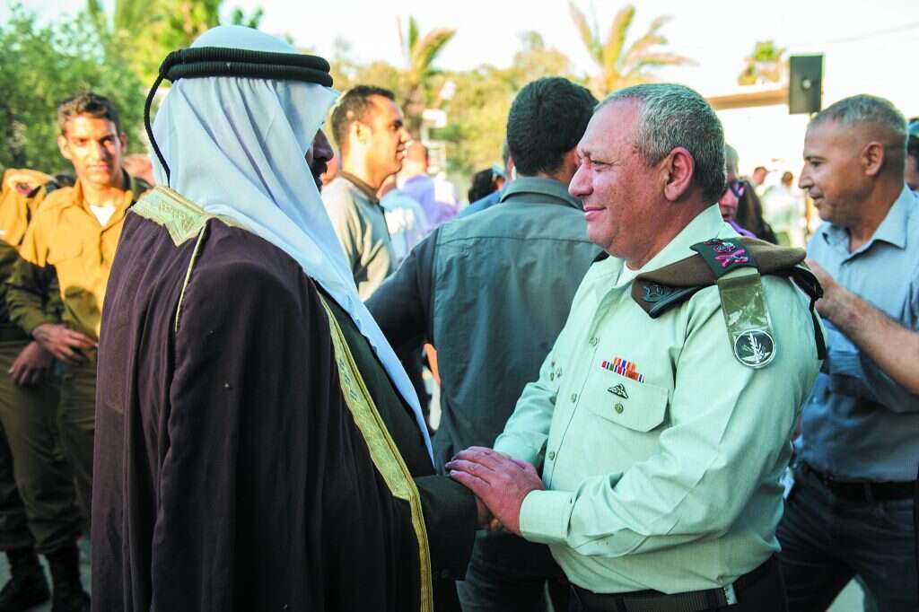 תמונות נבחרות מתקופת כהונתו של הרמטכ"ל איזנקוט. | דו"צ