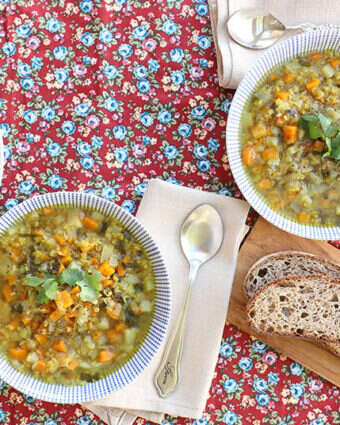 מרק עדשים וירקות עשיר ומחמם. | אפרת ליכטנשטט