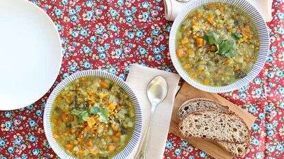 מרק עדשים וירקות עשיר ומחמם. | אפרת ליכטנשטט