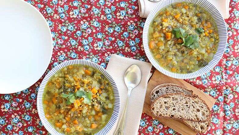 מרק עדשים וירקות עשיר ומחמם. | אפרת ליכטנשטט