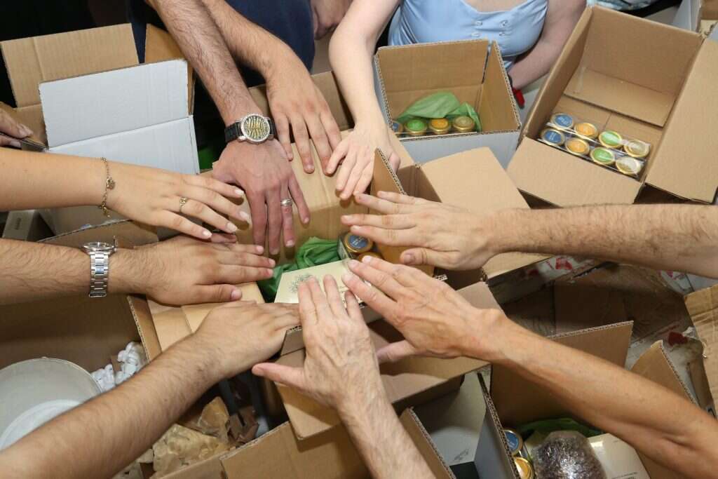 קופסאות ההפתעה של לב העולם. | לב העולם