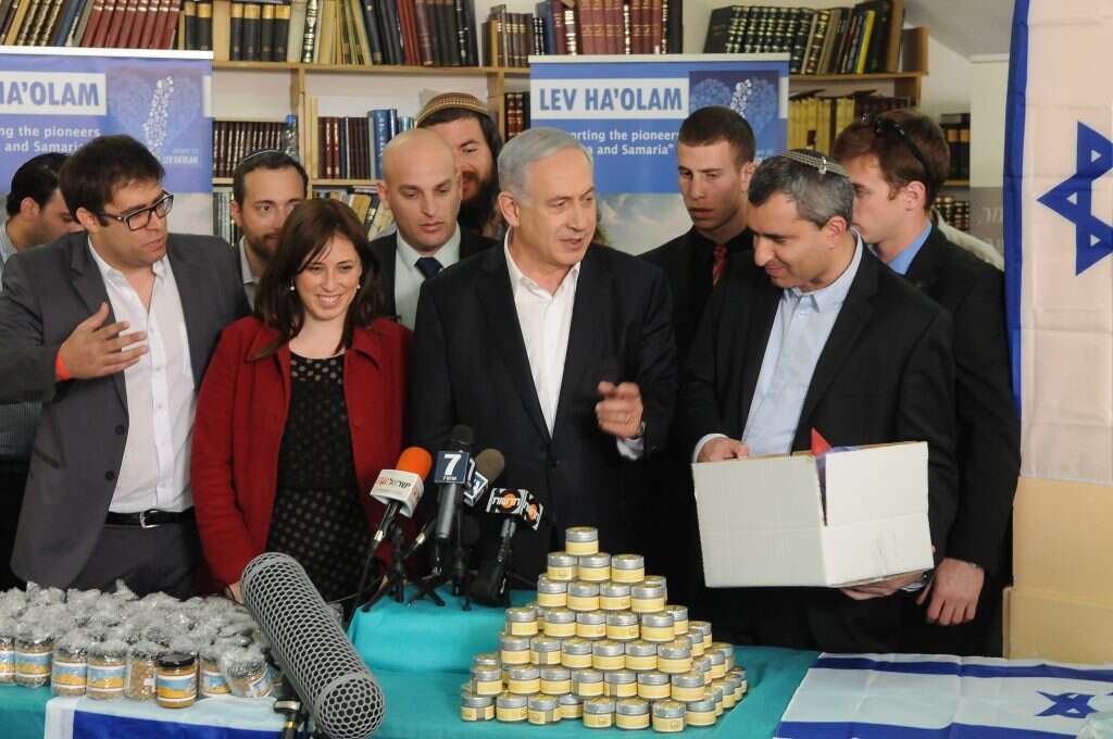 נתניהו וחברי הליכוד מבקרים במפעל. | לב העולם