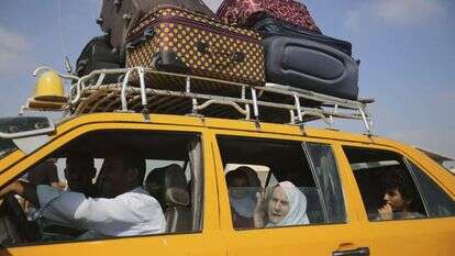 פלסטינים עוזבים את עזה. | רויטרס