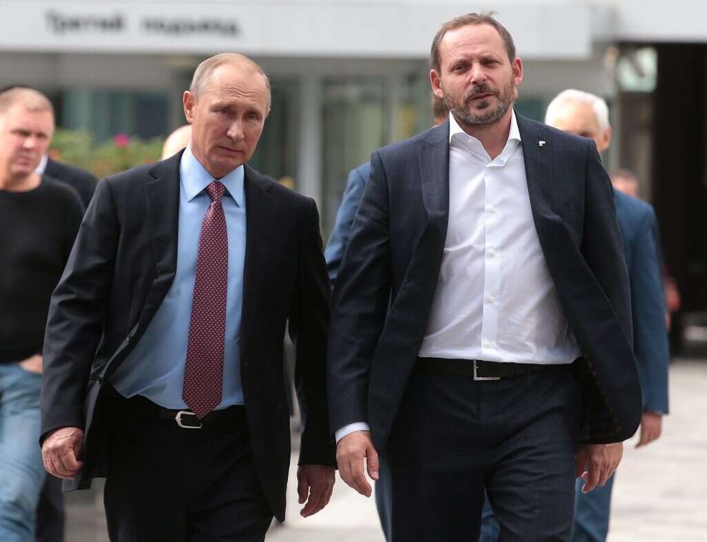 ארקדי וולוז' עם ולדימיר פוטין. | גטי אימג'ס ארקדי וולוז' עם ולדימיר פוטין. | גטי אימג'ס