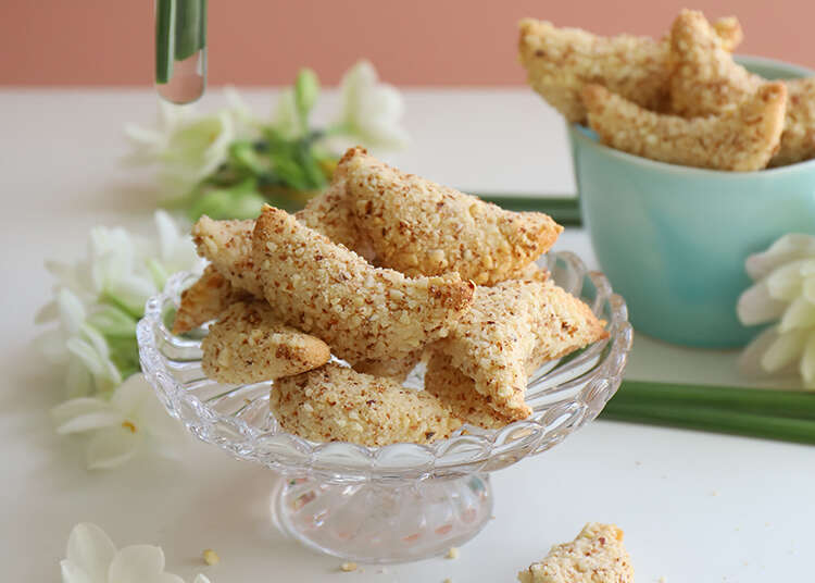 סהרוני שקדים. | אפרת ליכטנשטט