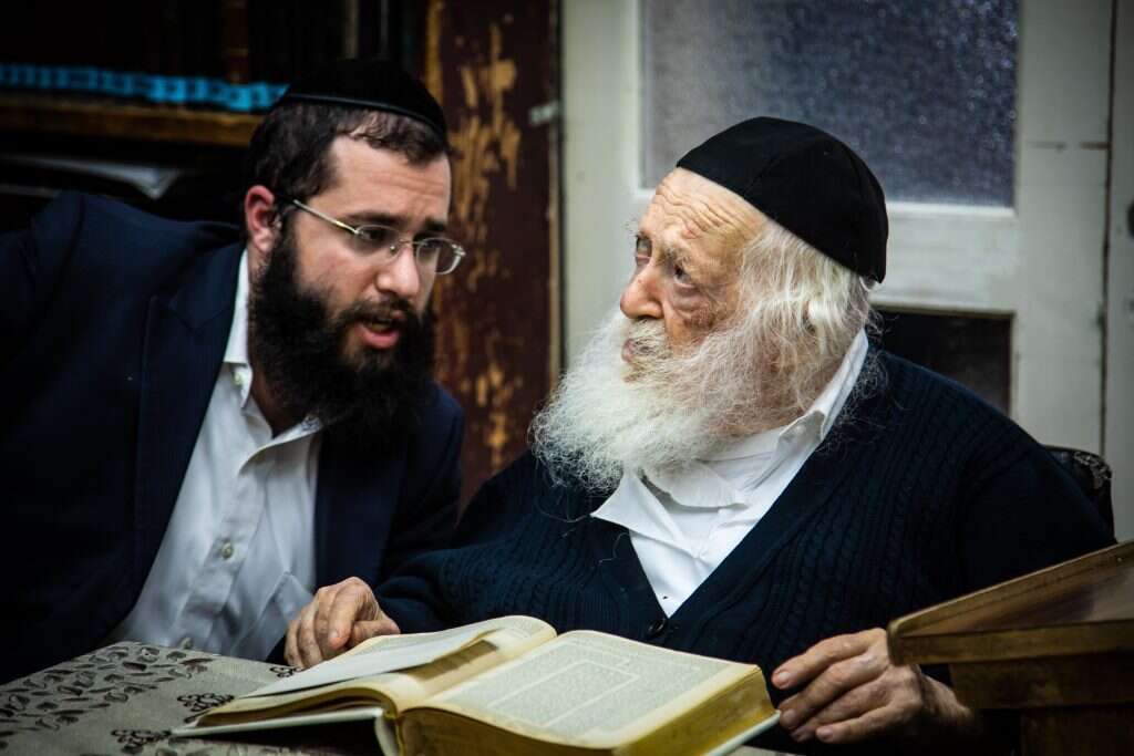 הרב חיים קנייבסקי ונכדו ינקי. | אריק סולטן