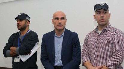 אפי נוה מובא להארכת מעצר. | קוקו