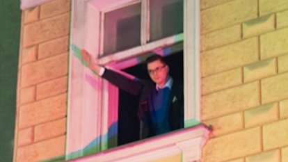 חבר אחוות גות'יה מצדיע במועל יד