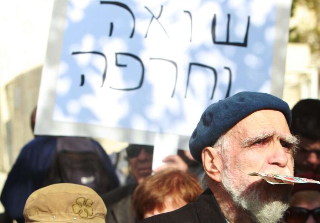 הפגנת ניצולי שואה. 2012. | מרים צחי