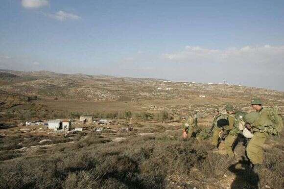 חיילי צה"ל ביישוב עדי עד. | מרים צחי חיילי צה"ל ביישוב עדי עד. | מרים צחי