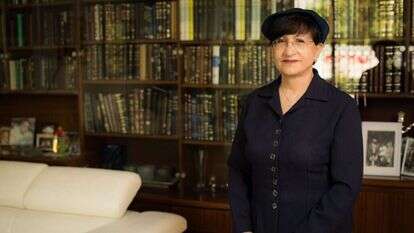 עדינה בר שלום. | אריק סולטן