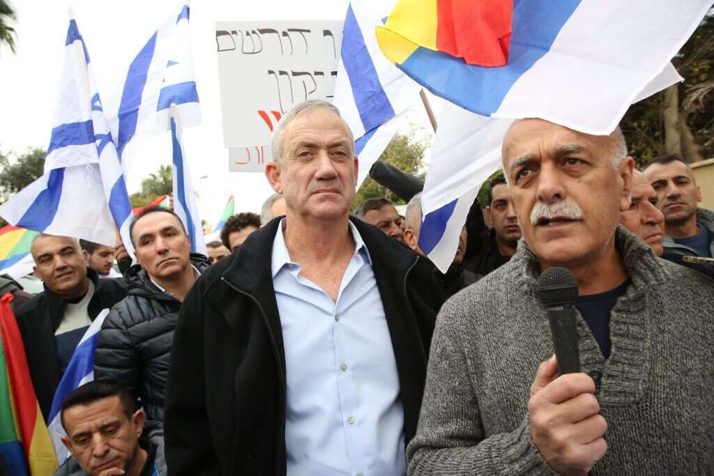 בני גנץ עם פעילי מחאת חוק הלאום. | יהושע יוסף בני גנץ עם פעילי מחאת חוק הלאום. | יהושע יוסף