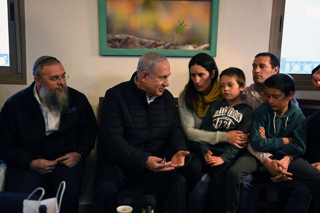 פגישה עם תושבי נתיב האבות. | אריאל חרמוני, משרד הביטחון