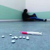 מכור לסמים. אילוסטרציה. | שאטרסטוק