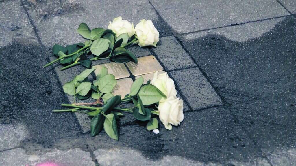 אבני נגף לזכר גזלה באאכן. | יוחאי רוזנברג