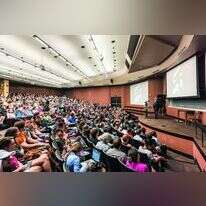 הרצאה באוניברסיטה. | שאטרסטוק