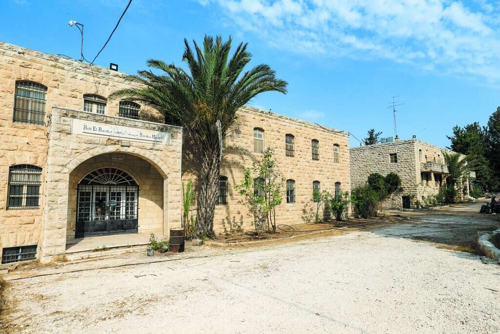 "בכל פעם שעברתי ליד, הדמיון שלי עף". בית אל־בראקה, כיום בית הברכה. | מרים צחי