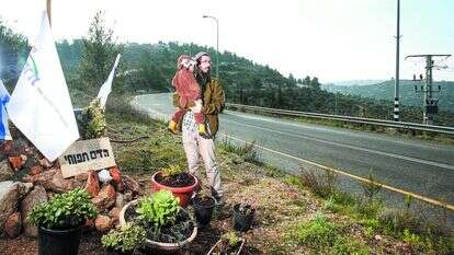 יונדב תפוחי בגלעד שהוקם סמוך למקום האסון. | מרים צחי יונדב תפוחי בגלעד שהוקם סמוך למקום האסון. | מרים צחי