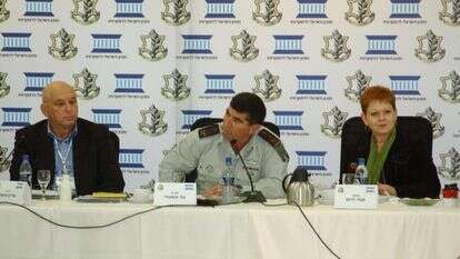 הרמטכ''ל לשעבר גבי אשכנזי וד"ר אריק כרמון מהמכון הישראלי לדמוקרטיה. | דובר צה''ל