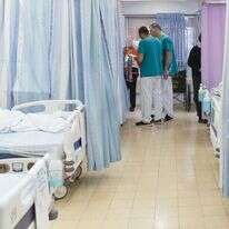 מחלקה פנימית בבית חולים. | אנצ'ו גוש, ג'יני