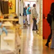 בית חולים. | אנצ'ו גוש, ג'יני