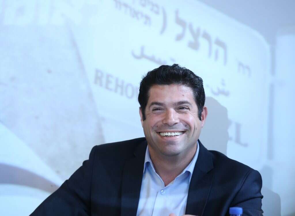 נפתלי נאור. | מרים צחי