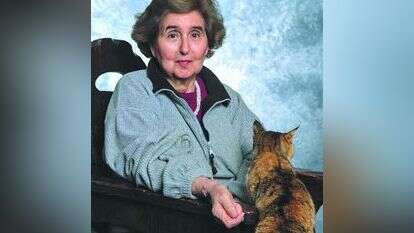 החזירה את הספרות אל רשות היחיד. הסופרת עמליה כהנא־כרמון, 2000. | דן פורגס, גטי אימג'ס החזירה את הספרות אל רשות היחיד. הסופרת עמליה כהנא־כרמון, 2000. | דן פורגס, גטי אימג'ס