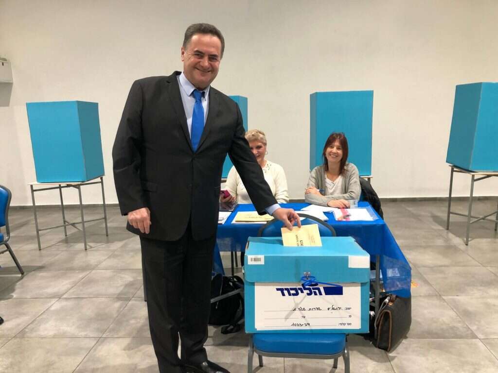 השר ישראל כץ בקלפי השר ישראל כץ בקלפי