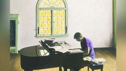 לזכרו של הפסנתרן נתן ברנדרוב העוסקים במוזיקה אינם גאונים אלא אנשי עמל. | גטי אימג'ס