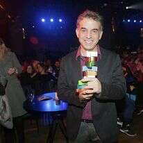 אתגר קרת זוכה בפרס ספיר. | שוקה כהן מפעל הפיס