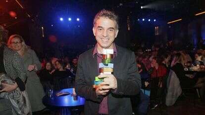 אתגר קרת זוכה בפרס ספיר. | שוקה כהן מפעל הפיס