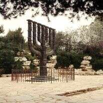 לא הוכנסה מתוך כבוד לרגשות הציבור הדתי. המנורה. | מיכאל עמר, ארכיון הכנסת