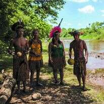 תושבים מקומיים ליד גדות הסאו פרנסיסקו. | AFP
