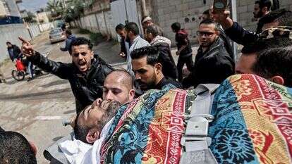 לוויתו של עבד אלחמיד אלעסכר. | AFP לוויתו של עבד אלחמיד אלעסכר. | AFP