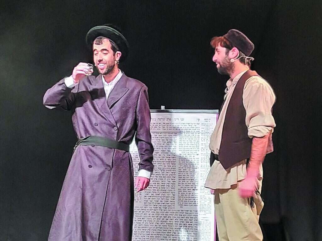 מתוך ההצגה "האדמו"ר האחרון - אודיסיאה חסידית". צילומים: חי אפיק, לילך כהן
