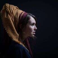 המטפחת הגדולה באה דווקא להדגיש את הנשיות ולא רק לכסות. מתוך הפרויקט 'האישה היפה הגיעה'. | הדס פרוש, פלאש 90