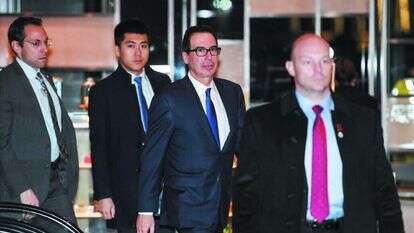 שר האוצר האמריקני סטיב מנוצ'ין בבייג'ינג. | AFP