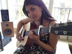 ״גם זמן למוסיקה שלי, לתחביבים, לבעל ולתינוק המקסים״. מיטל טל.