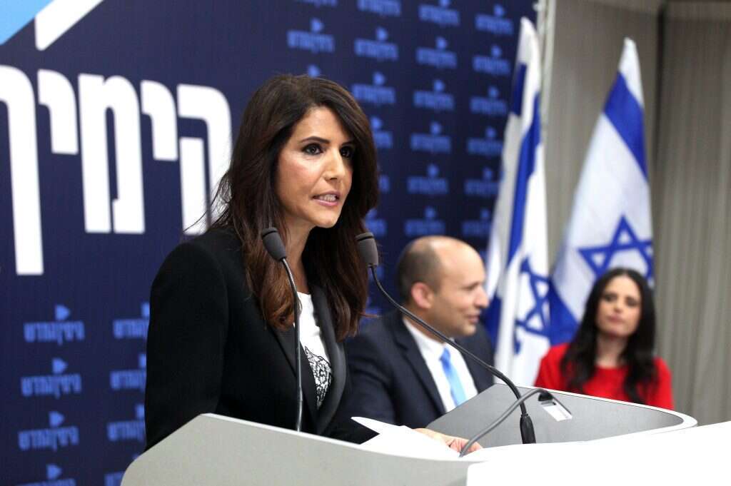 אלונה ברקת עם בנט ושקד. | אבישג שאר-ישוב