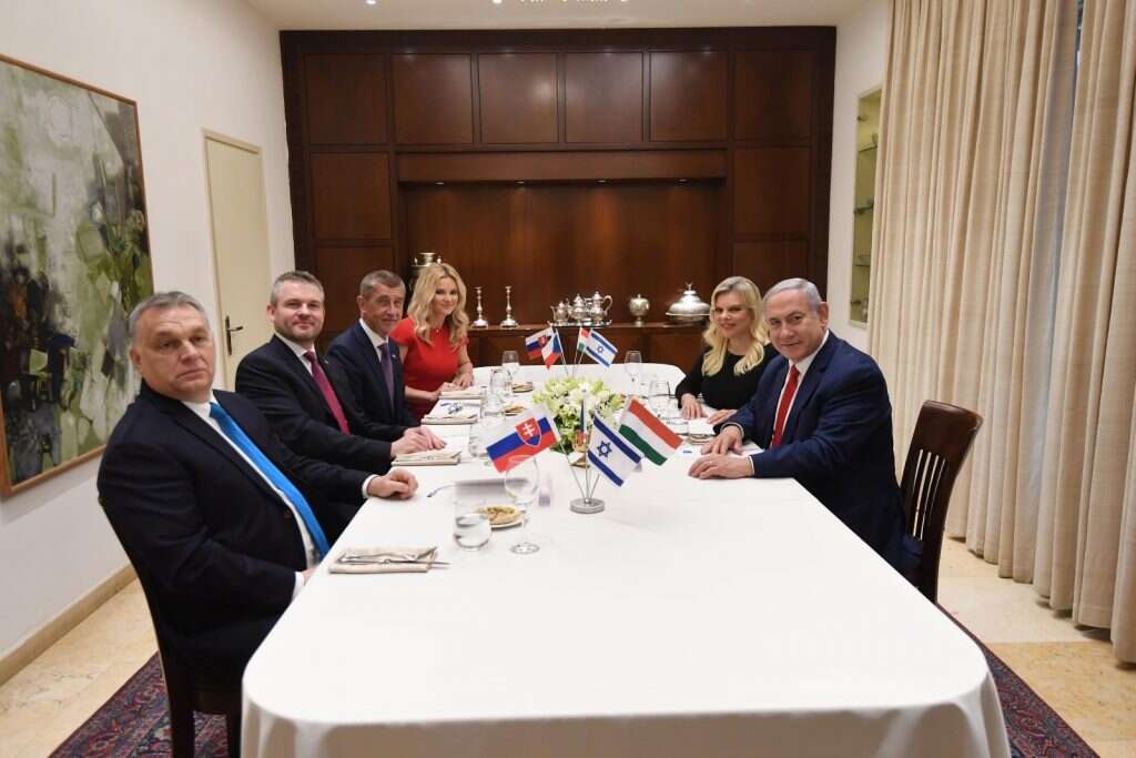 בני הזוג נתניהו בארוחה עם ראשי ממשלות הונגריה, צ'כיה וסלובקיה. | עמוס בן גרשום - לע"מ