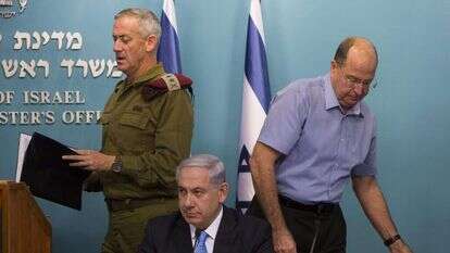 נתניהו, גנץ ויעלון במסיבת העיתונאים לסיכום מבצע צוק איתן. | יונתן זינדל, פלאש 90