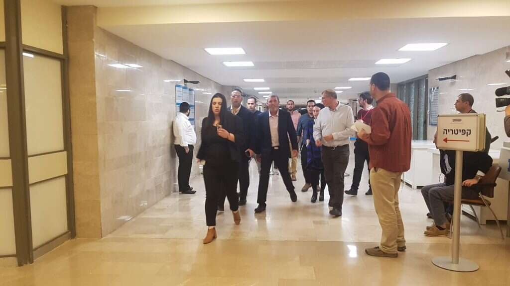 רצים אל וועדת הבחירות. | שירית אביטן כהן