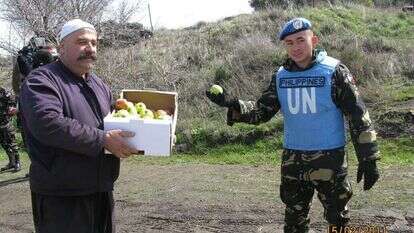 העברת תפוחים מהגולן לסוריה. | רם שדמון העברת תפוחים מהגולן לסוריה. | רם שדמון
