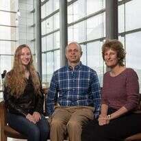 משפחתו של נתנאל בבית החולים הדסה עין־כרם. | נעם רבקין פנטון - פלאש 90